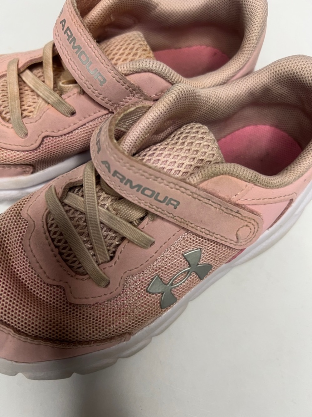 Under Armour Kids Pink and White Hook-and-Loop Sneakers size 10 - Picture 2 of 6